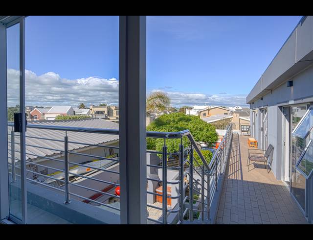 8 BEDROOM GUEST HOUSE FOR SALE IN MELKBOSSTRAND CENTRAL